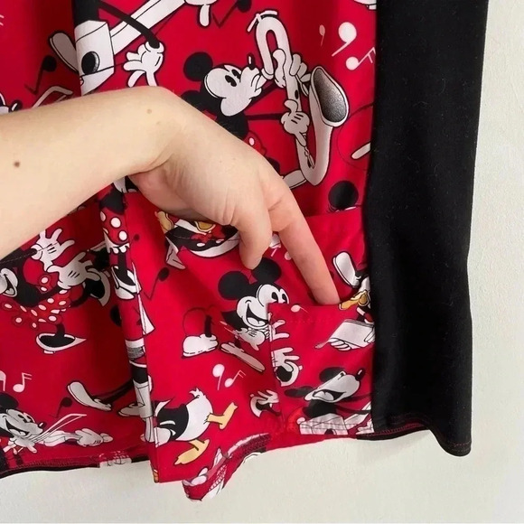 Disney Mickey Mouse Scrub Top Medical Work Wear Red Black Minnie Mouse Top M - Picture 3 of 10